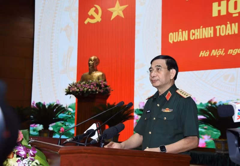 Đại tướng Phan Văn Giang, Ủy viên Bộ Chính trị, Phó Bí thư Quân ủy Trung ương, Bộ trưởng Quốc phòng phát biểu ý kiến tại Hội nghị. (Ảnh: TRẦN HẢI) Đại tướng Phan Văn Giang, Ủy viên Bộ Chính trị, Phó Bí thư Quân ủy Trung ương, Bộ trưởng Quốc phòng phát biểu ý kiến tại Hội nghị. (Ảnh: TRẦN HẢI)