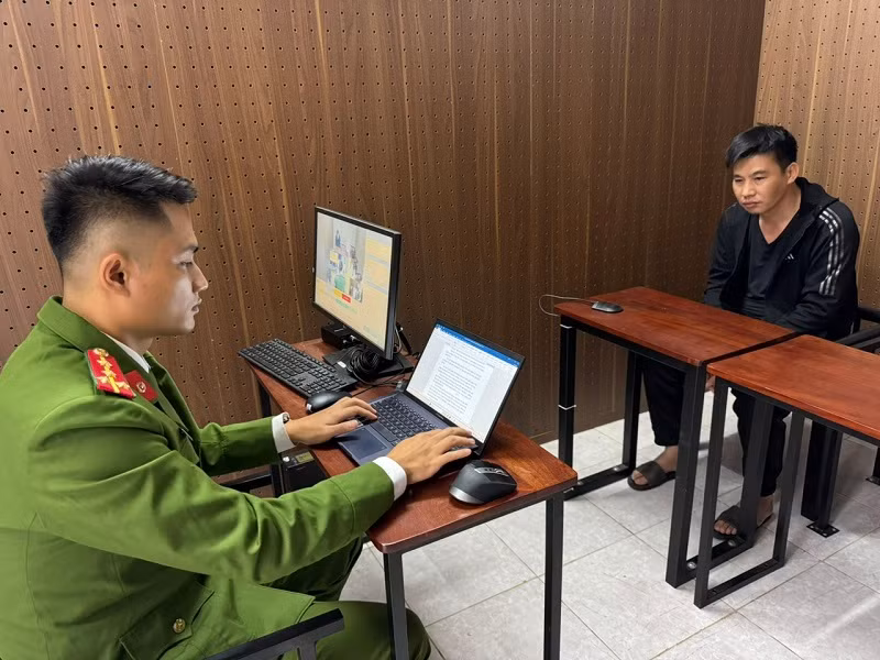 Đối tượng Nguyễn Tuấn Anh tại cơ quan điều tra.