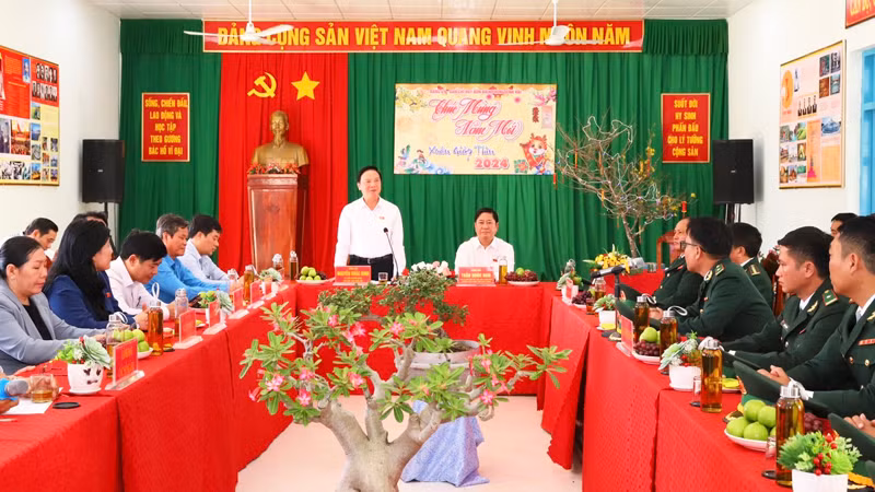 Phó Chủ tịch Quốc hội Nguyễn Khắc Định thăm, tặng quà chúc Tết tại Ninh Thuận ảnh 2 Phó Chủ tịch Quốc hội Nguyễn Khắc Định thăm, tặng quà chúc Tết tại Ninh Thuận ảnh 2