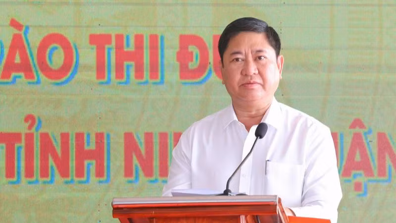 Chủ tịch Ủy ban nhân dân tỉnh Ninh Thuận Trần Quốc Nam phát biểu tại lễ phát động. Chủ tịch Ủy ban nhân dân tỉnh Ninh Thuận Trần Quốc Nam phát biểu tại lễ phát động.
