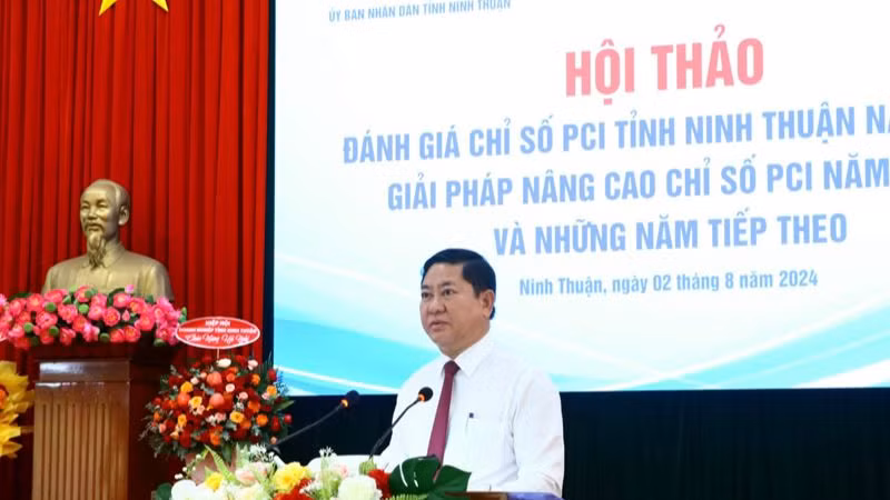 Chủ tịch Ủy ban nhân dân tỉnh Ninh Thuận Trần Quốc Nam phát biểu ý kiến tại hội nghị. Ảnh: (NGUYỄN TRUNG)