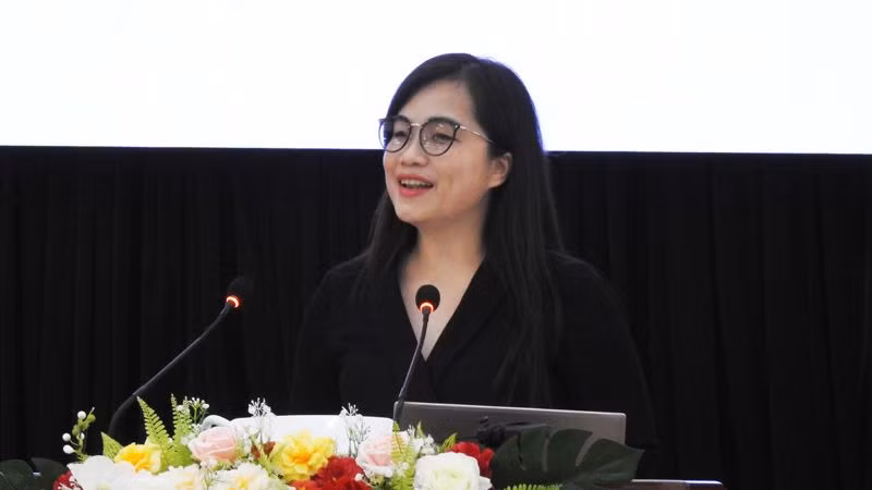Bà Lê Thanh Hà, Trưởng phòng, Ban Pháp chế Liên đoàn Thương mại và Công nghiệp Việt Nam phát biểu tại hội nghị. Ảnh: (NGUYỄN TRUNG)
