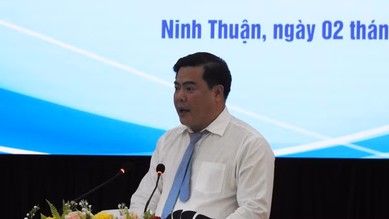 Ông Nguyễn Tiến Nghị, Tổng Giám đốc Công ty Cổ phần Đầu tư xây dựng MK đề xuất tâm tư, nguyện vọng của doanh nghiệp tại hội nghị. Ảnh: (NGUYỄN TRUNG)