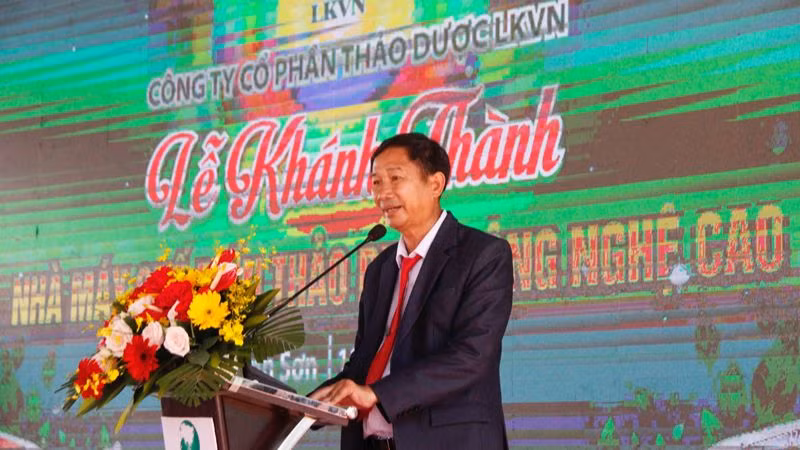 Ông Nguyễn Ngọc Bình, Giám đốc Công ty cổ phần thảo dược liên kết Việt Nam báo cáo quá trình triển khai xây dựng nhà máy Ông Nguyễn Ngọc Bình, Giám đốc Công ty cổ phần thảo dược liên kết Việt Nam báo cáo quá trình triển khai xây dựng nhà máy