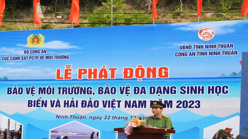 Phó Giám đốc Công an tỉnh Ninh Thuận Huỳnh Cầm phát biểu tại Lễ phát động.
