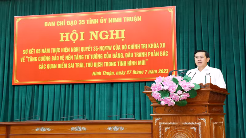 Đồng chí Phạm Văn Hậu phát biểu chỉ đạo tại hội nghị.