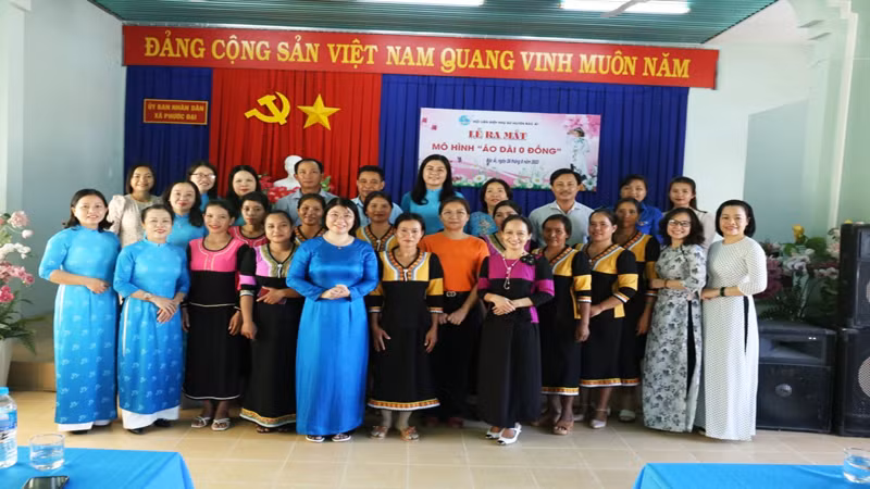 Đoàn công tác Ban Công tác phía nam Hội Liên hiệp Phụ nữ Việt Nam chụp ảnh lưu niệm với cán bộ Hội Liên hiệp Phụ nữ huyện Bác Ái và Hội tỉnh Ninh Thuận. Đoàn công tác Ban Công tác phía nam Hội Liên hiệp Phụ nữ Việt Nam chụp ảnh lưu niệm với cán bộ Hội Liên hiệp Phụ nữ huyện Bác Ái và Hội tỉnh Ninh Thuận.