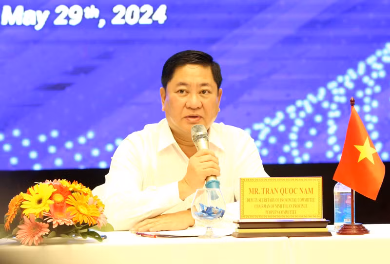 Chủ tịch Ủy ban nhân dân tỉnh Ninh Thuận Trần Quốc Nam đề nghị Đoàn công tác xem xét hỗ trợ địa phương một số lĩnh vực cho phát triển năng lượng tái tạo, nhân lực, giao thông... Chủ tịch Ủy ban nhân dân tỉnh Ninh Thuận Trần Quốc Nam đề nghị Đoàn công tác xem xét hỗ trợ địa phương một số lĩnh vực cho phát triển năng lượng tái tạo, nhân lực, giao thông...