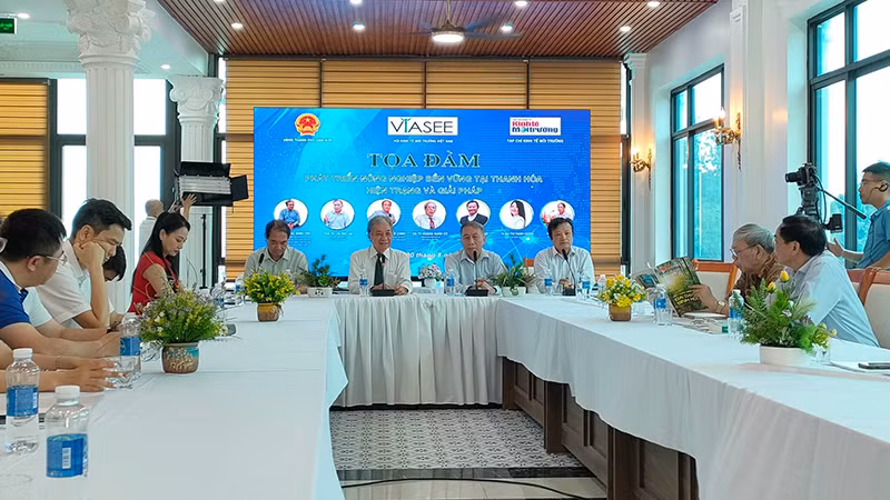 Quang cảnh buổi tọa đàm.