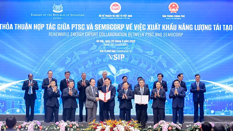 Liên danh PTSC - Sembcorp đón nhận giấy phép khảo sát các dự án năng lượng tái tạo ngoài khơi.