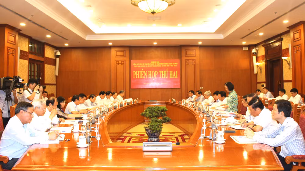 Phiên họp thứ 2 Ban Chỉ đạo Tổng kết một số vấn đề lý luận và thực tiễn về công cuộc đổi mới theo định hướng xã hội chủ nghĩa trong 40 năm qua ở Việt Nam. Phiên họp thứ 2 Ban Chỉ đạo Tổng kết một số vấn đề lý luận và thực tiễn về công cuộc đổi mới theo định hướng xã hội chủ nghĩa trong 40 năm qua ở Việt Nam.