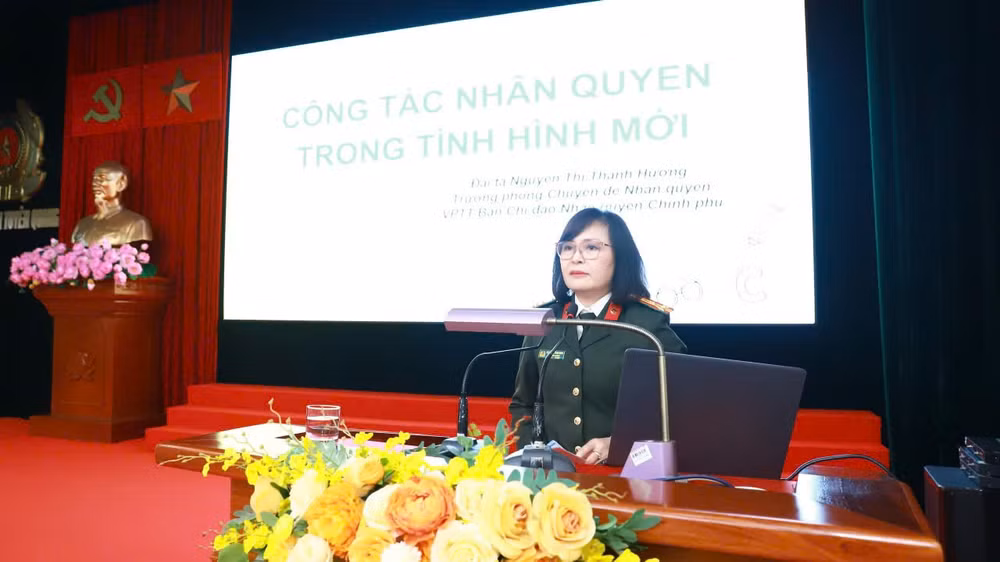 Đại tá Nguyễn Thị Thanh Hương, Trưởng Phòng Chuyên đề Nhân quyền, Văn phòng Thường trực về Nhân quyền Chính phủ, báo cáo viên Hội nghị. Đại tá Nguyễn Thị Thanh Hương, Trưởng Phòng Chuyên đề Nhân quyền, Văn phòng Thường trực về Nhân quyền Chính phủ, báo cáo viên Hội nghị.