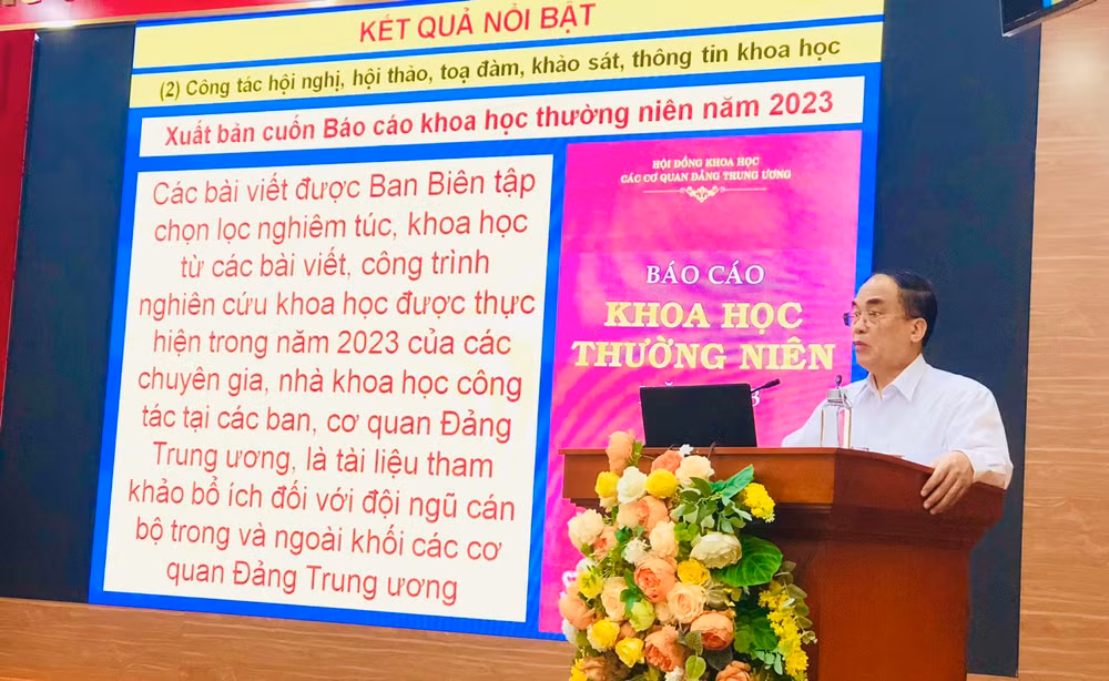 Đồng chí PGS,TS Vũ Văn Phúc trình bày tóm tắt dự thảo Báo cáo kết quả 6 tháng đầu năm. Đồng chí PGS,TS Vũ Văn Phúc trình bày tóm tắt dự thảo Báo cáo kết quả 6 tháng đầu năm.