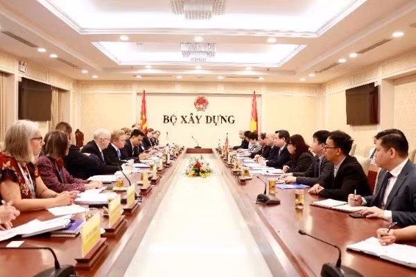 Các đại biểu tại buổi làm việc giữa Bộ Xây dựng Việt Nam và Bộ Nông nghiệp và Lâm nghiệp Phần Lan.