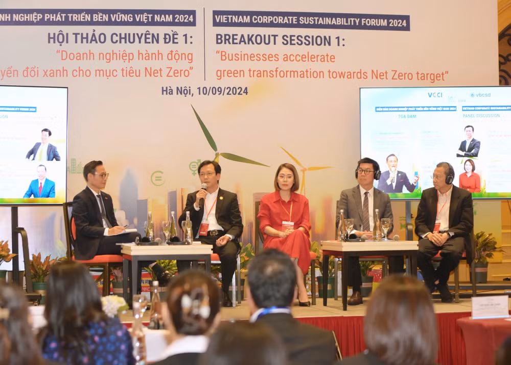 Phiên hội thảo với chủ đề “Doanh nghiệp hành động chuyển đổi xanh cho mục tiêu Net Zero” diễn ra sáng 10/9. Phiên hội thảo với chủ đề “Doanh nghiệp hành động chuyển đổi xanh cho mục tiêu Net Zero” diễn ra sáng 10/9.