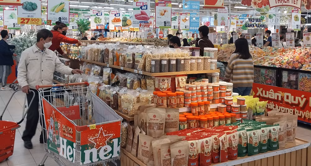 Trong và sau Tết Nguyên đán Giáp Thìn, nguồn cung hàng hóa dồi dào, phong phú, không có hiện tượng khan hiếm hàng. Ảnh: NGUYỄN HÙNG Trong và sau Tết Nguyên đán Giáp Thìn, nguồn cung hàng hóa dồi dào, phong phú, không có hiện tượng khan hiếm hàng. Ảnh: NGUYỄN HÙNG