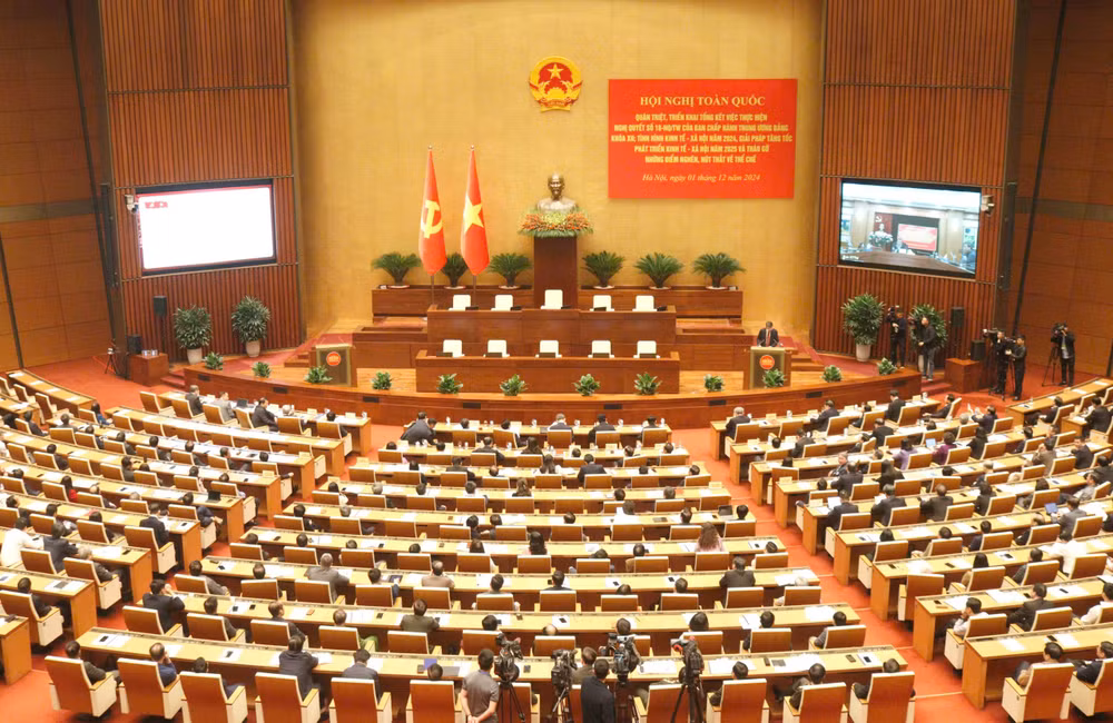 Toàn cảnh Hội nghị toàn quốc quán triệt, triển khai tổng kết việc thực hiện Nghị quyết số 18-NQ/TW tại điểm cầu Hội trường Diên Hồng, sáng 1/12/2025. 