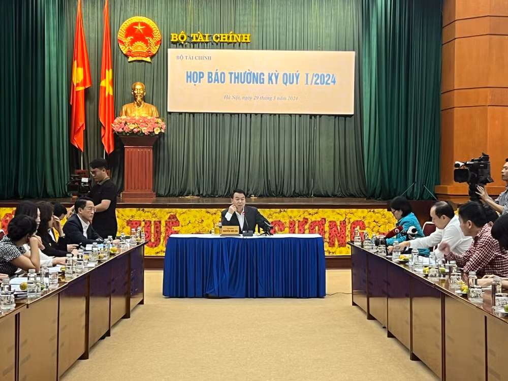 Toàn cảnh buổi họp báo ngày 29/3 tại trụ sở Bộ Tài chính. Ảnh: NGUYỄN HÙNG