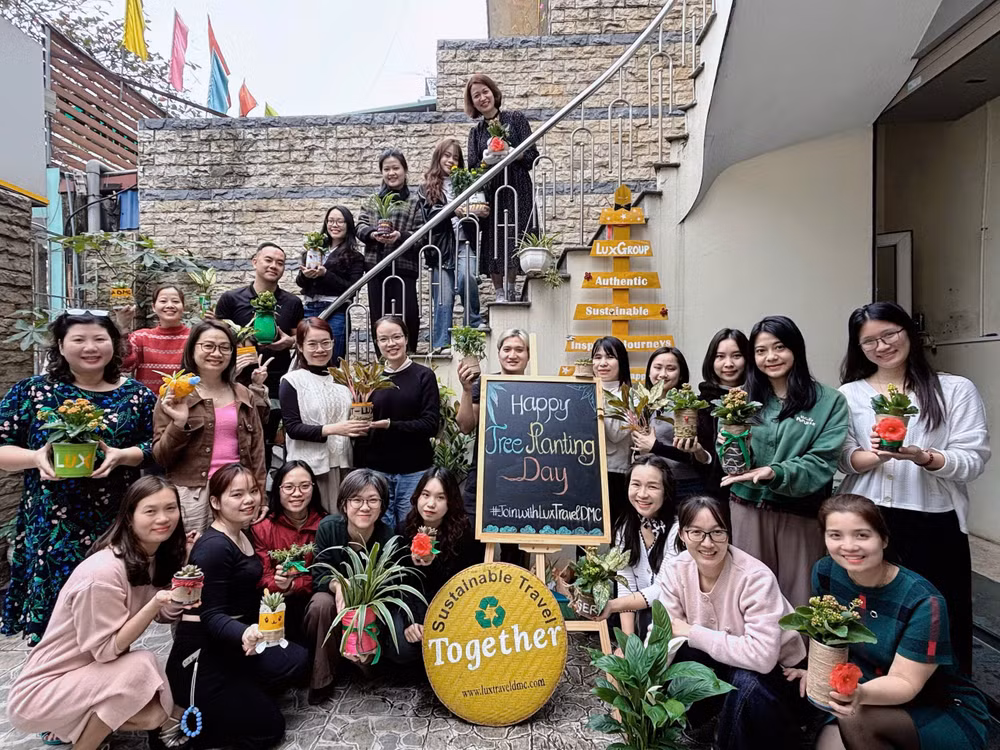 Chuyển đổi bắt đầu từ những hành động nhỏ nhất là dùng vật liệu tái chế. Chuyển đổi bắt đầu từ những hành động nhỏ nhất là dùng vật liệu tái chế.