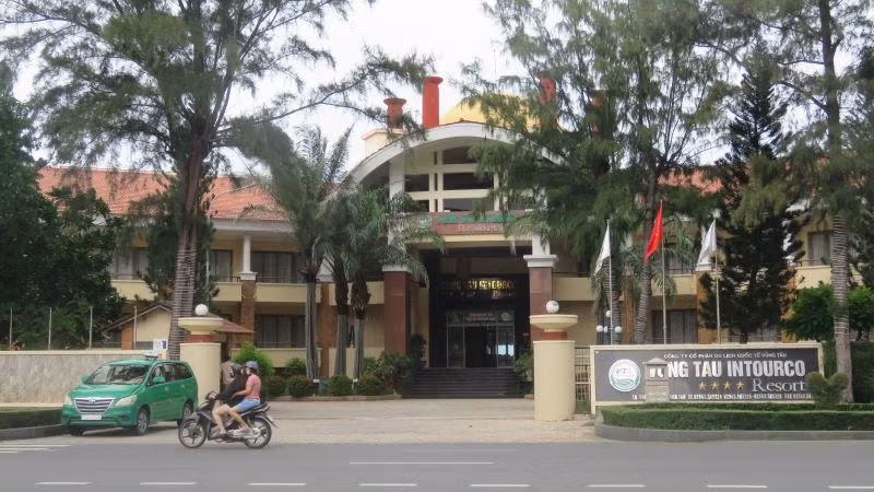 Khách sạn, nhà hàng của Công ty Cổ phần du lịch Quốc tế Vũng Tàu (địa điểm bị cưỡng chế). Khách sạn, nhà hàng của Công ty Cổ phần du lịch Quốc tế Vũng Tàu (địa điểm bị cưỡng chế).