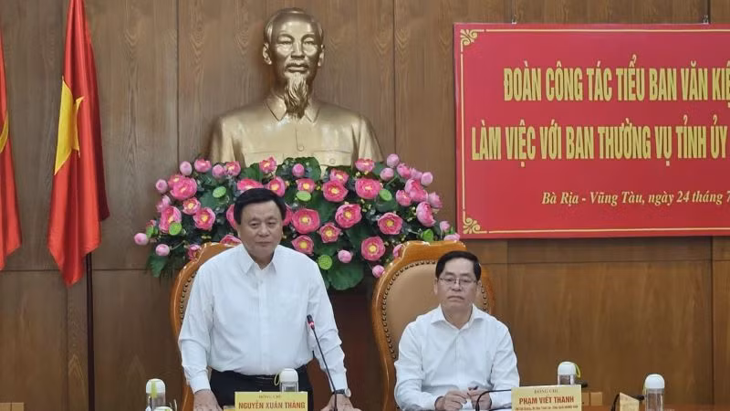Đồng chí Nguyễn Xuân Thắng phát biểu tại hội nghị.