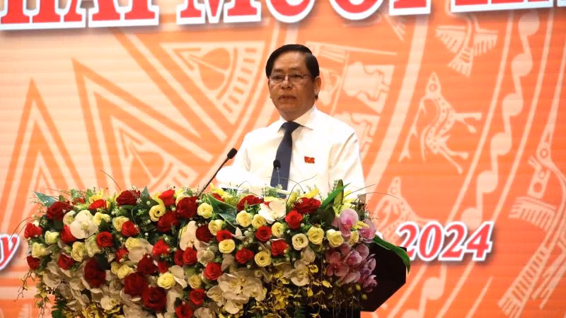 Đồng chí Phạm Viết Thanh, Bí thư Tỉnh ủy, Chủ tịch Hội đồng nhân dân tỉnh phát biểu bế mạc hội nghị. Đồng chí Phạm Viết Thanh, Bí thư Tỉnh ủy, Chủ tịch Hội đồng nhân dân tỉnh phát biểu bế mạc hội nghị.