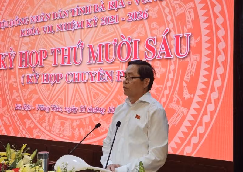 Đồng chí Phạm Viết Thanh, Ủy viên Trung ương Đảng, Bí thư Tỉnh ủy, Chủ tịch Hội đồng nhân dân tỉnh phát biểu bế mạc kỳ họp. Đồng chí Phạm Viết Thanh, Ủy viên Trung ương Đảng, Bí thư Tỉnh ủy, Chủ tịch Hội đồng nhân dân tỉnh phát biểu bế mạc kỳ họp.