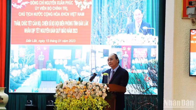 Chủ tịch nước chúc Tết cán bộ, chiến sĩ Bộ đội Biên phòng tỉnh Đắk Lắk. (Ảnh: Công Lý) Chủ tịch nước chúc Tết cán bộ, chiến sĩ Bộ đội Biên phòng tỉnh Đắk Lắk. (Ảnh: Công Lý)
