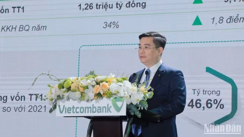 Phó Tổng Giám đốc Vietcombank Nguyễn Thanh Tùng báo cáo tại Hội nghị.
