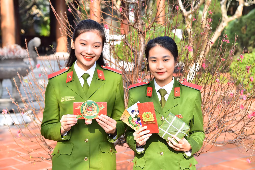 Cũng trong dịp này, Đoàn Thanh niên Học viện Cảnh sát nhân dân phối hợp Học viện NIJI tổ chức Chương trình thiện nguyện tại Bệnh viện Hữu nghị Việt-Đức. Qua đó, tạo điều kiện cho cán bộ, giảng viên và đoàn viên sinh viên học viện thể hiện tình yêu thương, trách nhiệm vì cộng đồng, góp phần xây dựng hình ảnh người chiến sĩ Công an nhân dân bản lĩnh, nhân văn, vì nhân dân phục vụ. Cũng trong dịp này, Đoàn Thanh niên Học viện Cảnh sát nhân dân phối hợp Học viện NIJI tổ chức Chương trình thiện nguyện tại Bệnh viện Hữu nghị Việt-Đức. Qua đó, tạo điều kiện cho cán bộ, giảng viên và đoàn viên sinh viên học viện thể hiện tình yêu thương, trách nhiệm vì cộng đồng, góp phần xây dựng hình ảnh người chiến sĩ Công an nhân dân bản lĩnh, nhân văn, vì nhân dân phục vụ.