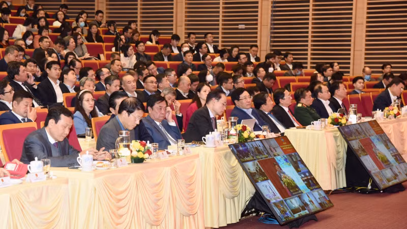 Đại diện lãnh đạo các bộ, ban ngành tham dự Hội nghị. Đại diện lãnh đạo các bộ, ban ngành tham dự Hội nghị.