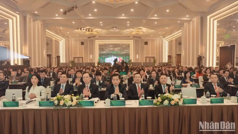 Toàn cảnh hội nghị.
