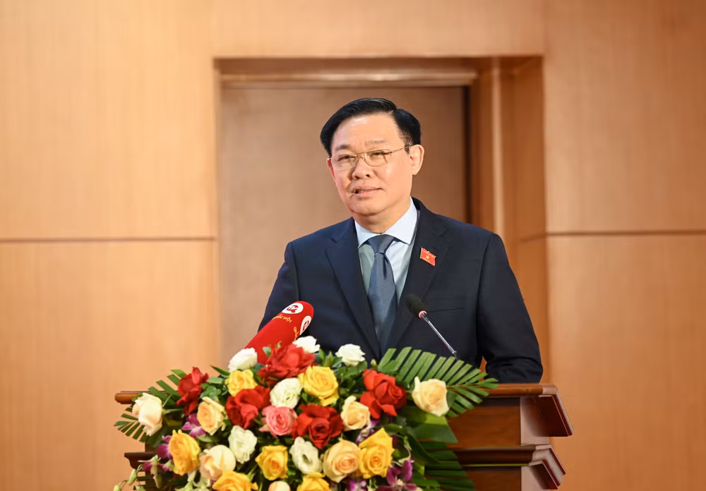 Chủ tịch Quốc hội Vương Đình Huệ phát biểu chúc Tết báo Đại biểu Nhân dân và Truyền hình Quốc hội Việt Nam. Chủ tịch Quốc hội Vương Đình Huệ phát biểu chúc Tết báo Đại biểu Nhân dân và Truyền hình Quốc hội Việt Nam.