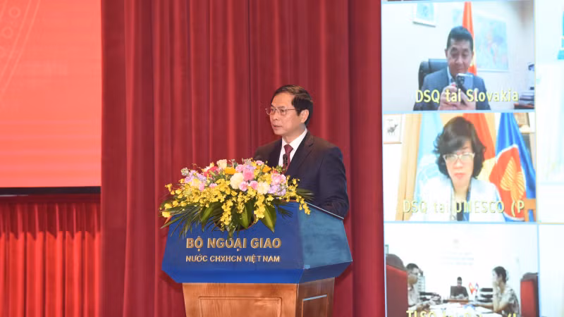 Bộ trưởng Ngoại giao Bùi Thanh Sơn phát biểu khai mạc Hội nghị. Bộ trưởng Ngoại giao Bùi Thanh Sơn phát biểu khai mạc Hội nghị.