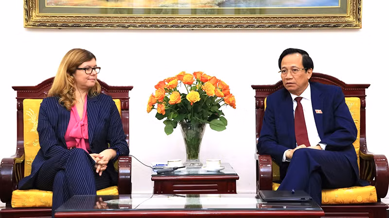 Bộ trưởng Đào Ngọc Dung tiếp Trưởng đại diện UNICEF tại Việt Nam Silvia Danailov. (Ảnh Molisa) Bộ trưởng Đào Ngọc Dung tiếp Trưởng đại diện UNICEF tại Việt Nam Silvia Danailov. (Ảnh Molisa)