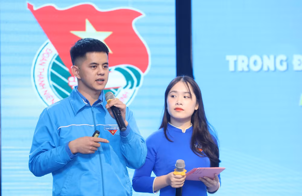 Tác giả Phạm Đức Trọng của Huyện đoàn Hữu Lũng thuyết trình dự án khởi nghiệp “Mô hình chăn nuôi cầy hương và cầy mốc sinh sản kết hợp thương phẩm”.