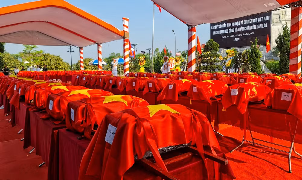 Đón các anh về đất Mẹ.