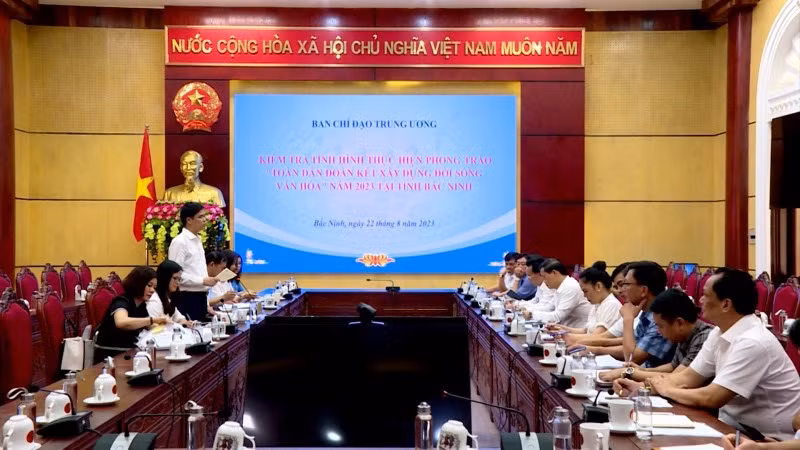 Trưởng Đoàn công tác Ngọ Duy Hiểu phát biểu tại buổi làm việc.