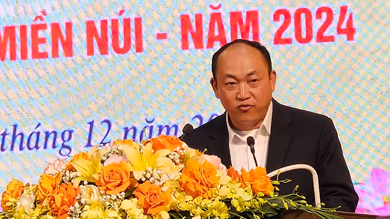 Đại biểu nông dân dân tộc H'Mông, đến từ bản Tà Cóm, xã Trung Lý, huyện Mường Lát. Đại biểu nông dân dân tộc H'Mông, đến từ bản Tà Cóm, xã Trung Lý, huyện Mường Lát.