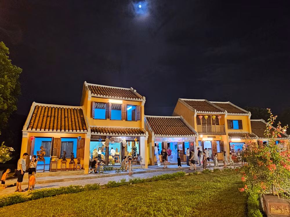 Phố cổ Hội An được phỏng dựng tại thành phố Thanh Hóa. Phố cổ Hội An được phỏng dựng tại thành phố Thanh Hóa.
