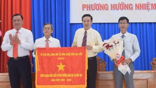 Ngành giáo dục thị xã Giá Rai 15 năm liền là “Lá cờ đầu” của ngành giáo dục tỉnh Bạc Liêu. Ngành giáo dục thị xã Giá Rai 15 năm liền là “Lá cờ đầu” của ngành giáo dục tỉnh Bạc Liêu.