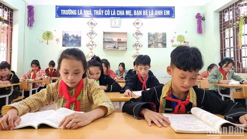 Giờ học tại Trường phổ thông dân tộc bán trú tiểu học và THCS xã Thanh Lòa (huyện Cao Lộc, Lạng Sơn). Ảnh: QUÝ TÙNG 
