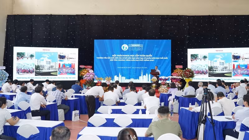 Quang cảnh hội thảo. Quang cảnh hội thảo.