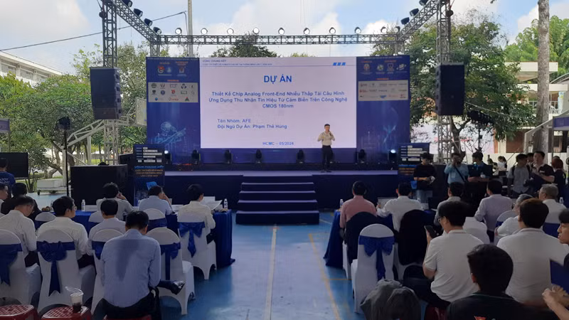 Quang cảnh cuộc thi Thiết kế vi mạch cho đô thị thông minh lần 1.
