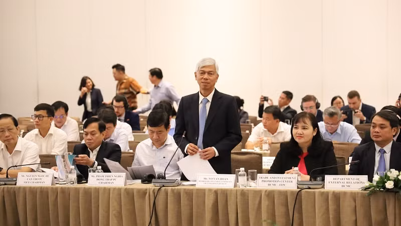  Phó Chủ tịch Ủy ban nhân dân Thành phố Hồ Chí Minh Võ Văn Hoan phát biểu tại buổi đối thoại