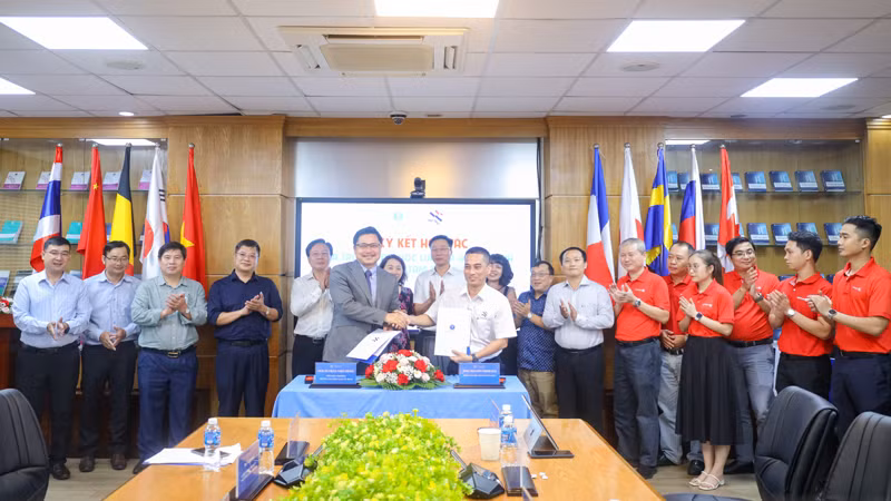 Trường đại học Luật Thành phố Hồ Chí Minh ký kết biên bản ghi nhớ hợp tác với Quỹ Tâm Tài Việt.