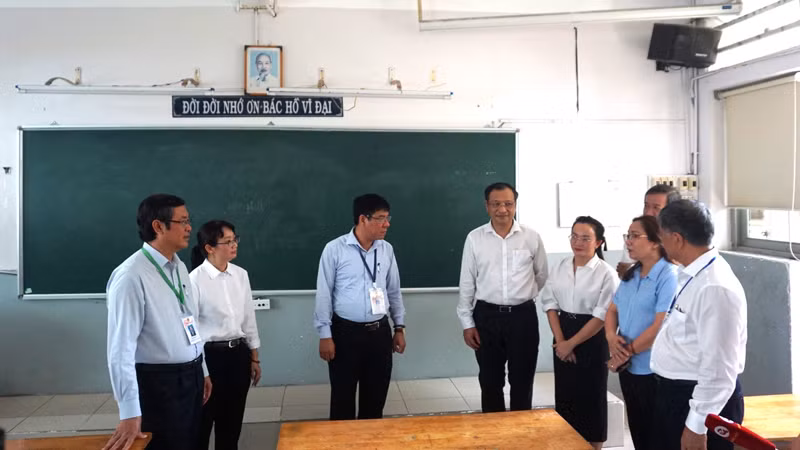 Đoàn công tác của Bộ Giáo dục và Đào tạo kiểm tra công tác chuẩn bị kỳ thi tốt nghiệp trung học phổ thông năm 2024.