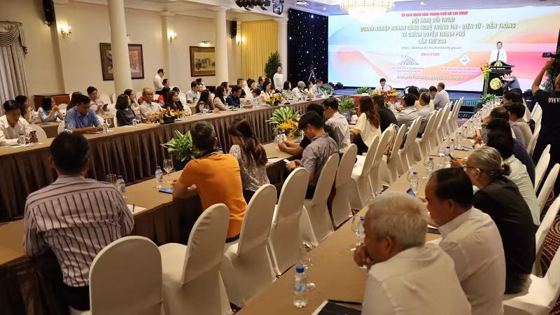 Quang cảnh buổi đối thoại. Quang cảnh buổi đối thoại.