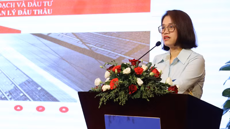 Đại biểu phát biểu tại diễn đàn. Đại biểu phát biểu tại diễn đàn.