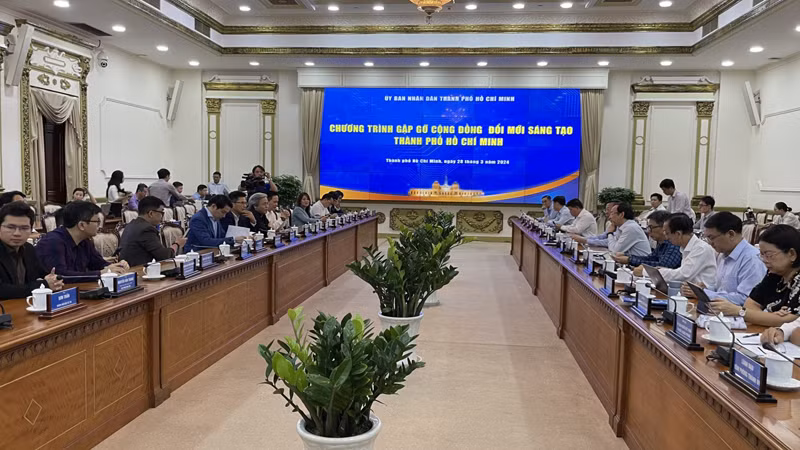 Quang cảnh gặp gỡ cộng đồng đổi mới sáng tạo Thành phố Hồ Chí Minh. Quang cảnh gặp gỡ cộng đồng đổi mới sáng tạo Thành phố Hồ Chí Minh.